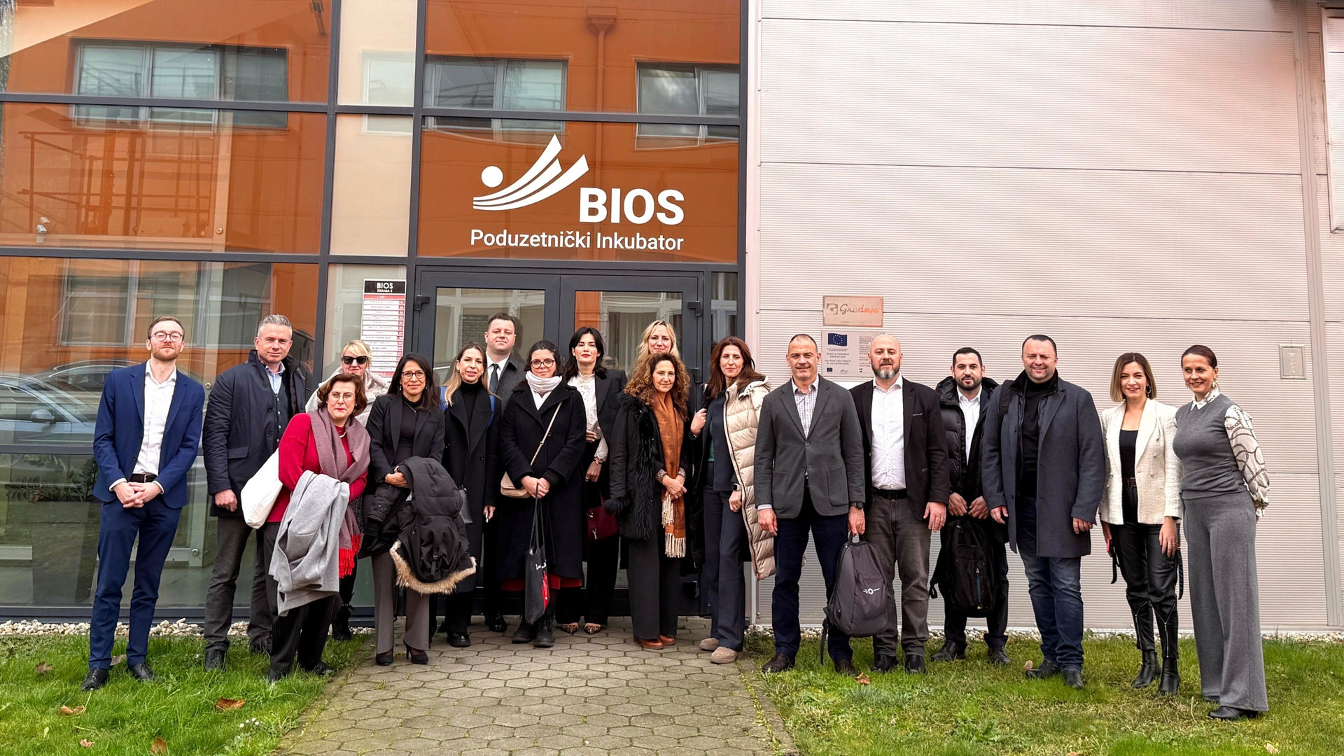 E52e7230 4961 4dff 8368 e5b3bf0f9a7f